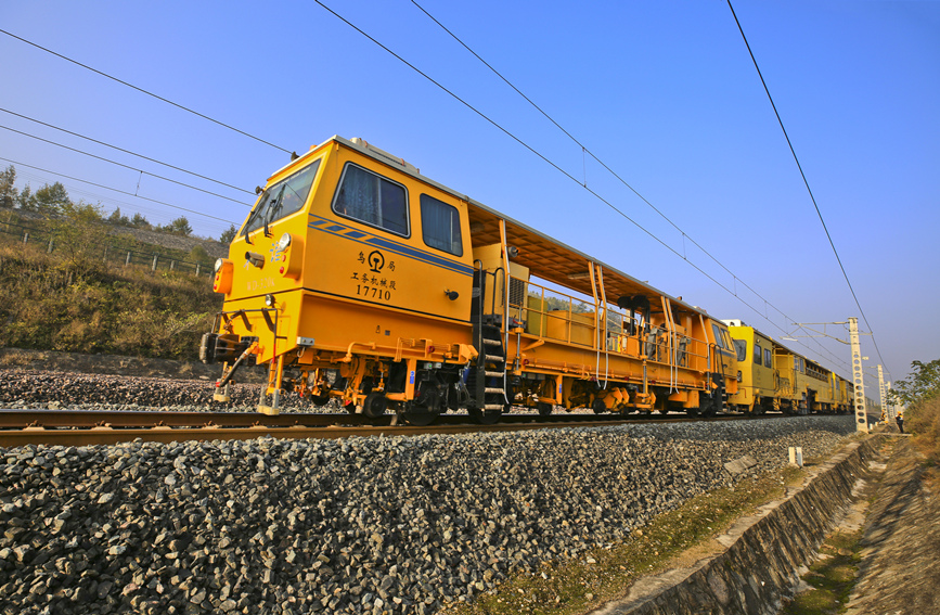 南阳捣固护冬运保宁西铁路大动脉畅通