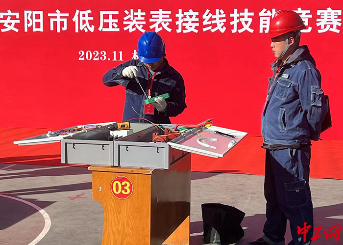 11月17日,经由前期预赛秉承,来自安阳市7支参赛队伍的35名选手同台竞技。安阳市总工会供图 11月17日,经由前期预赛秉承,来自安阳市7支参赛队伍的35名选手同台竞技。安阳市总工会供图