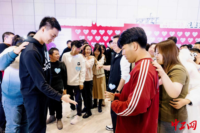11月17日，呼伦贝尔市总工会举办2023年“积聚良缘·共建北疆”呼伦贝尔市后生员工交友联谊行径。图为行径现场。 佟琳娜 摄