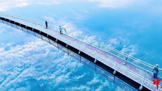 《钓云端》《心动·心洞》