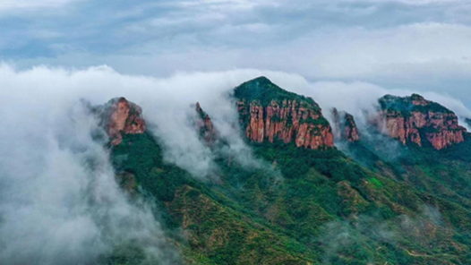 《雾锁山头山锁雾》
