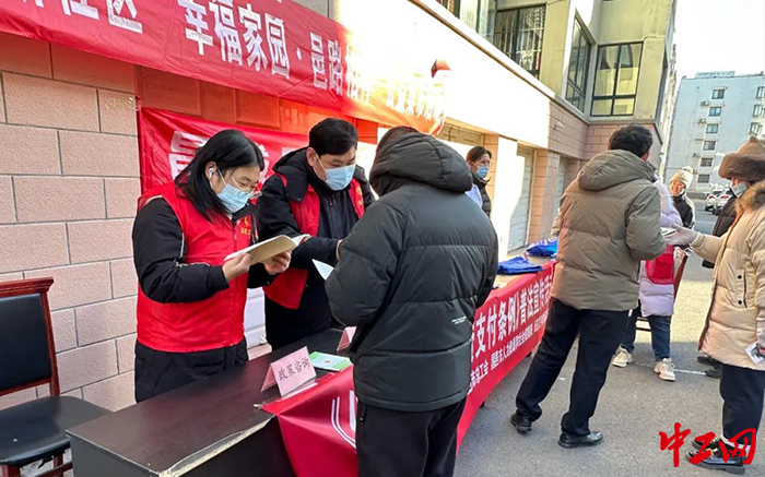 山东省昌邑市双报到服务进社区普法宣传解民忧