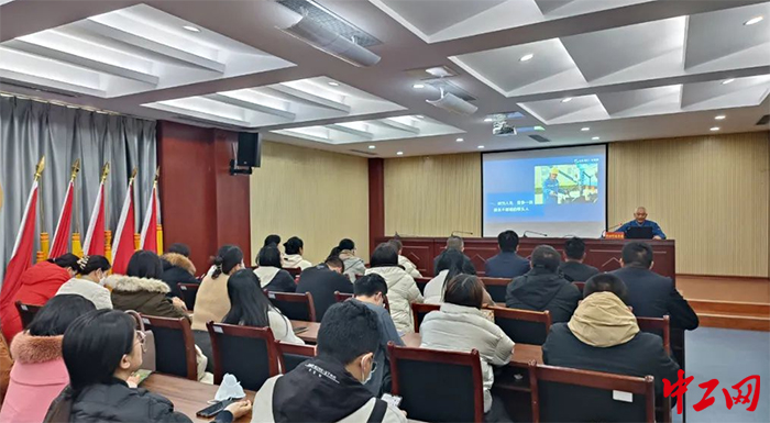 日前,日照市总工会走进基层企业,开展了“学习二十大·奋进新征程——劳动创造幸福”主题宣讲活动。图为活动现场。日照市总工会供图 日前,日照市总工会走进基层企业,开展了“学习二十大·奋进新征程——劳动创造幸福”主题宣讲活动。图为活动现场。日照市总工会供图