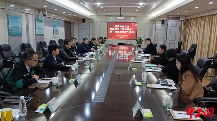 日前，泰安市总工会到基层企业开展了劳动用工“法治体检”暨“送法进企业”活动。图为活动现场。泰安市总工会供图