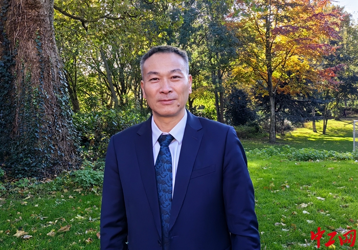 河南工会十六大代表、洛阳理工学院党委副书记、工会主席曾涛。(受访者供图) 河南工会十六大代表、洛阳理工学院党委副书记、工会主席曾涛。(受访者供图)