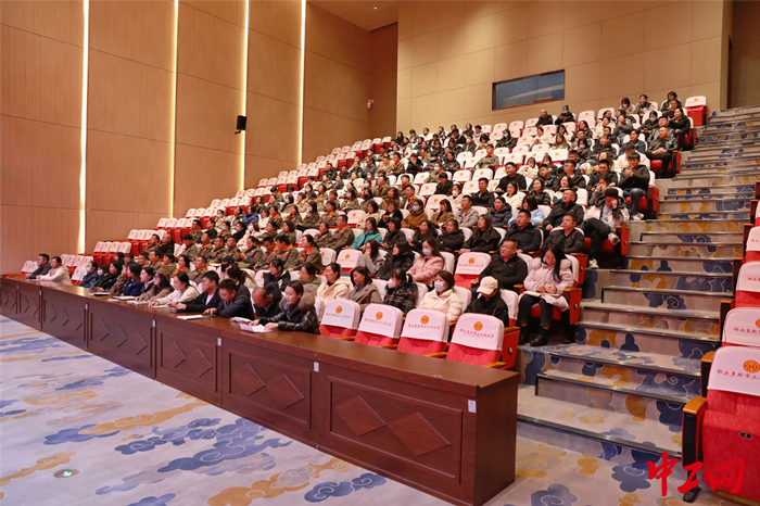 12月4日至5日，内蒙古自治区职工宣讲团走进鄂尔多斯市宣讲中国工会十八大精神。图为宣讲现场。 王瑞星 摄