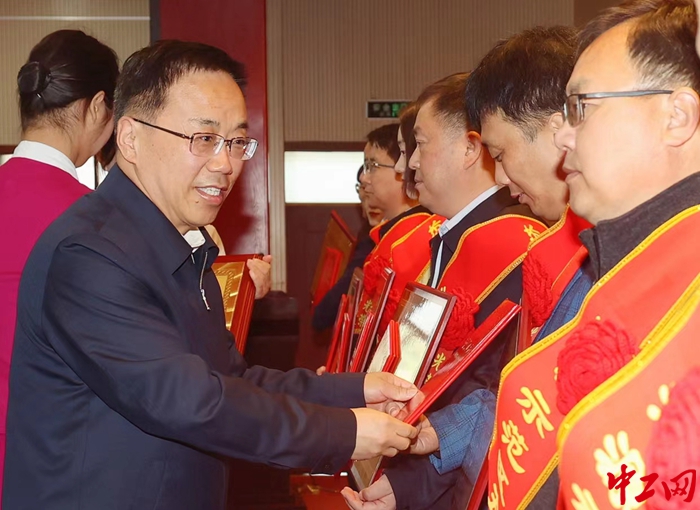 济源示范区人大工委副主任、市人大常委会副主任、示范区总工会主席冯正道。（受访者供图）