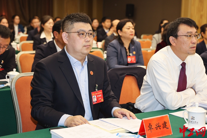 河南省工会十六大代表、中铁工程装备集团有限公司党委副书记、工会主席、职工董事卓兴建。（受访者供图 ）