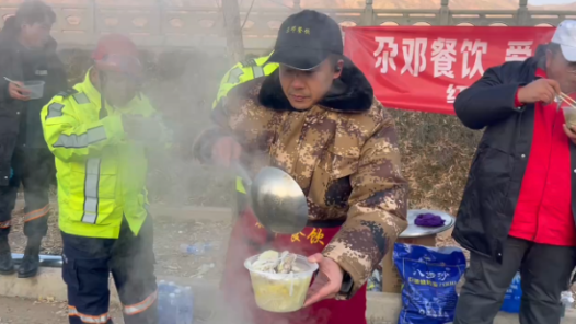 牛肉面、饺子、羊肉汤……安排上！他们的行为暖胃又暖心