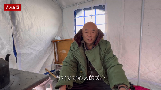 地震发生后，他们坚守不放弃