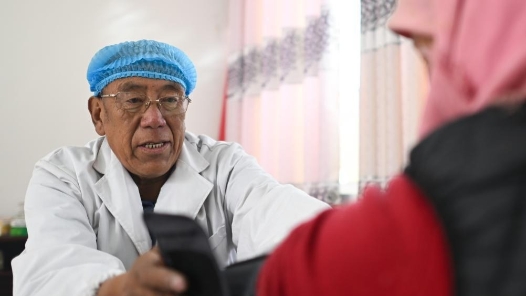 安置点里的义务卫生员