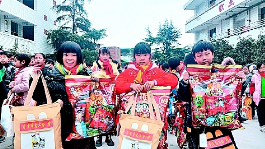 四川：寒冬送温暖 关爱显真情