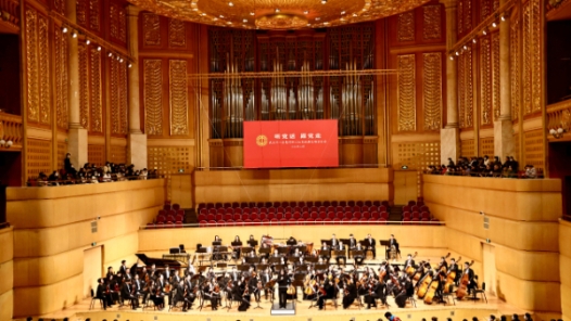 武汉市总工会举办红色经典交响音乐会致敬最美劳动者