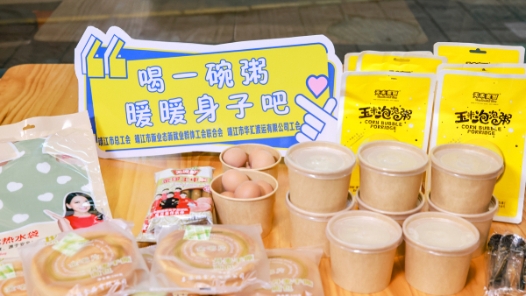 江苏泰州靖江：凌晨工会爱心餐，让货车司机“人在暖途”