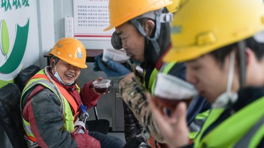 石家庄市裕华区总工会开展“冬送温暖”慰问活动