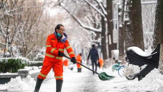 山西晋中左权县总工会开展“情暖环卫工 一线送温暖”慰问活动