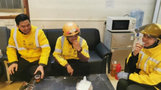 广东云浮郁南县总工会开展关爱户外劳动者活动