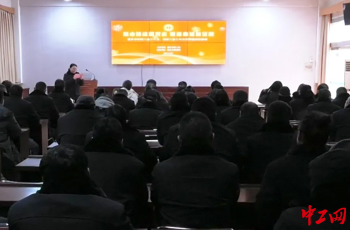 12月27日下午，“凝心铸魂跟党走•团结奋进新征程”——新乡市中国工会十八大、河南工会十六大宣讲进基层活动在市公交集团举行。新乡市总工会 供图