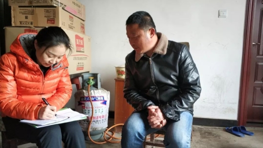 青海海西州总工会开展“两节”慰问活动