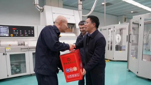 重庆市总工会开展送温暖活动