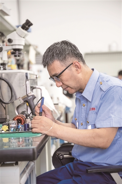 通过不断的检测检查排除电路故障