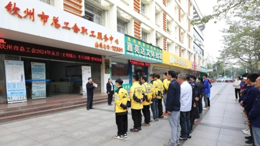 广西工会冬日送温暖 职工：“又暖又甜！”