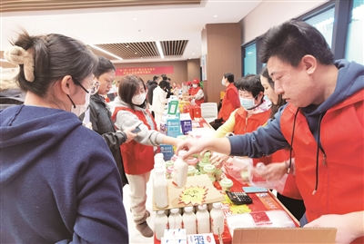 北京市工业（国防）工会“两节”送温暖活动启动