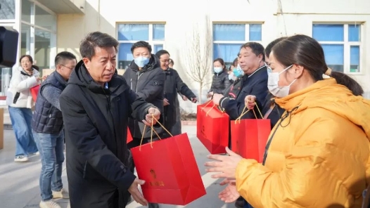 北京通州区总工会开展“两节”送温暖活动