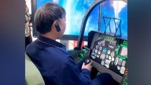 解锁“超酷”模拟飞行，和大国工匠一起飞向云端！