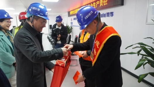 成都市总工会2024年“送温暖”活动启动