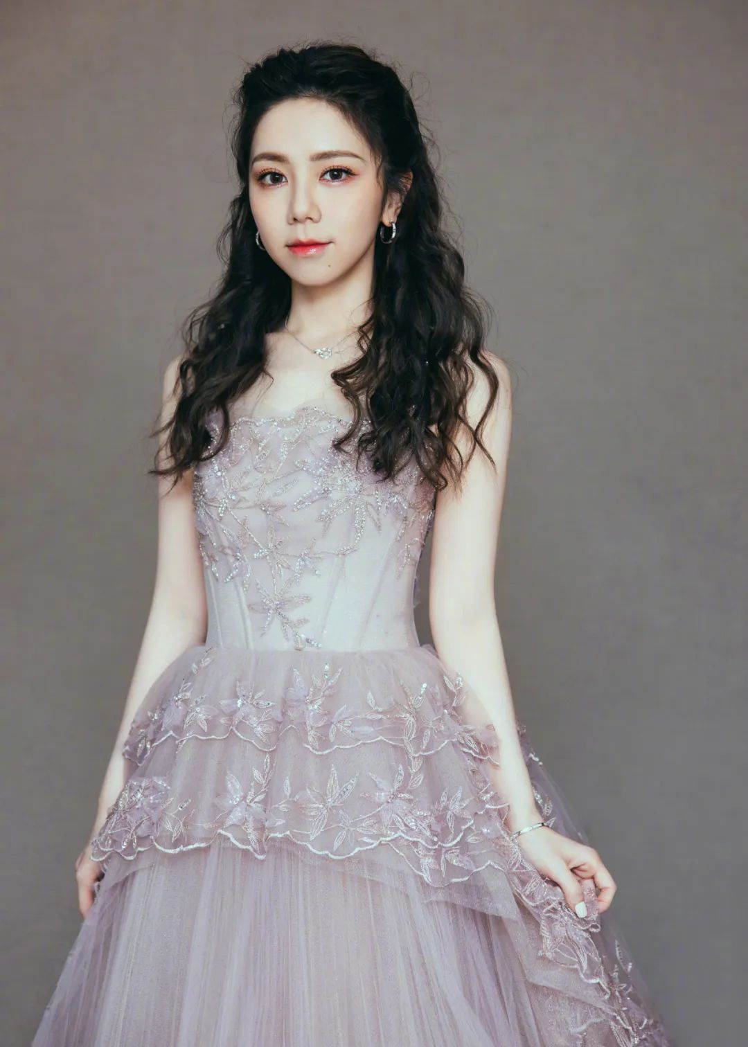 中工网>文娱>正文(图源:邓紫棋微博)蜂鸟ceo张丹曾回复媒体:"公司注册