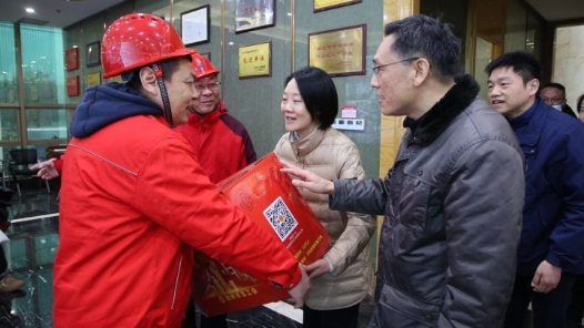 湖北荆州市总工会启动送温暖活动