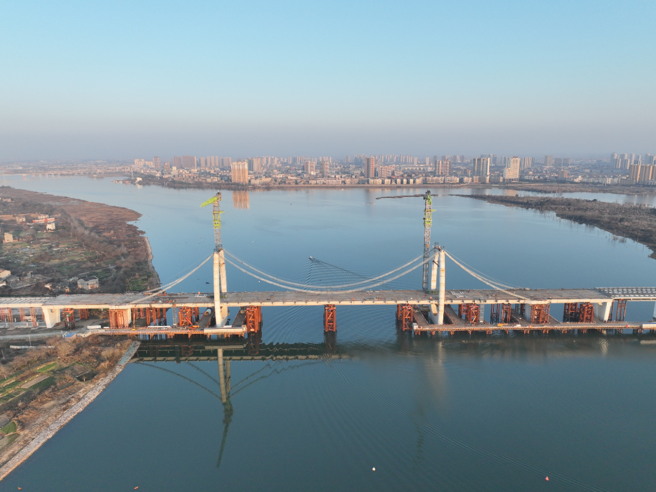 中工网>企业>正文1月15日上午,由中铁大桥局承建的丰城市紫云大桥项目