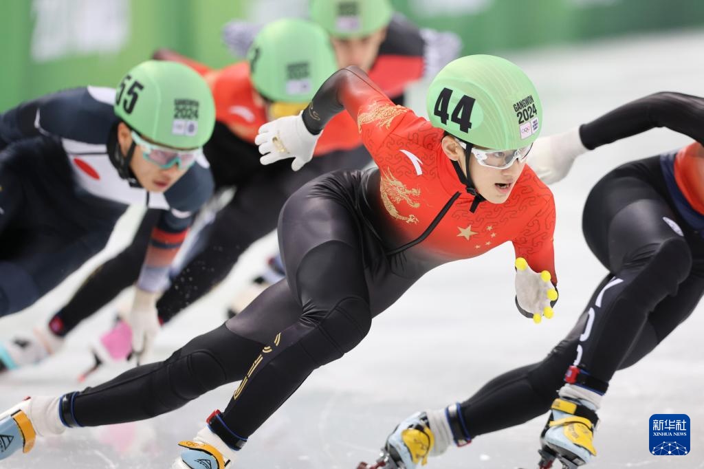 冬青奥会短道速滑男子1000米张心喆夺金
