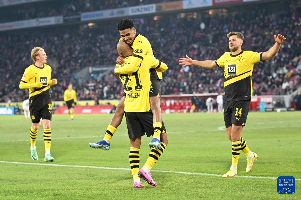 德甲科隆不敌多特蒙德