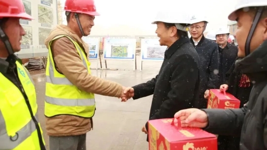 杭州市总工会践行“四下基层”开展“两节”送温暖活动