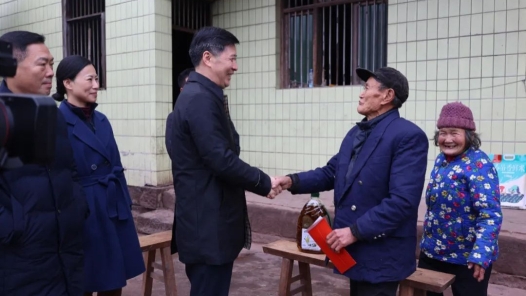 广安市总工会一线送温暖 当好职工的“娘家人”