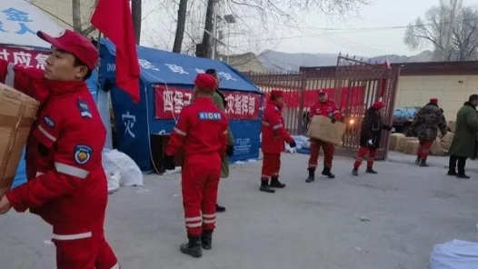 陕西省总工会看望慰问赴积石山抗震救灾救援队员