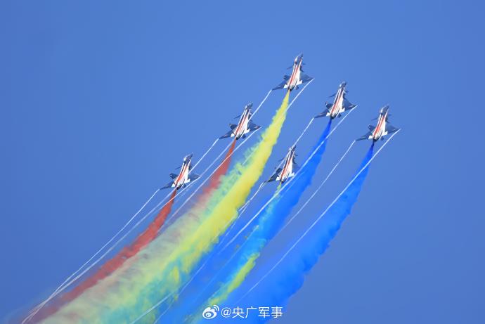 中工网>军事>正文中国人民解放军空军八一飞行表演队,组建于1962年1月