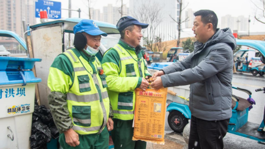 四川简阳市总工会组织开展“冬送温暖”慰问活动