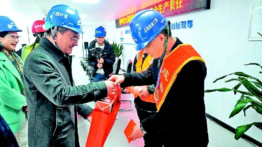 四川：寒冬送温暖 温情暖人心