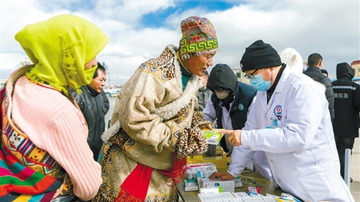 西藏措勤县“七送”活动暖民心惠民生