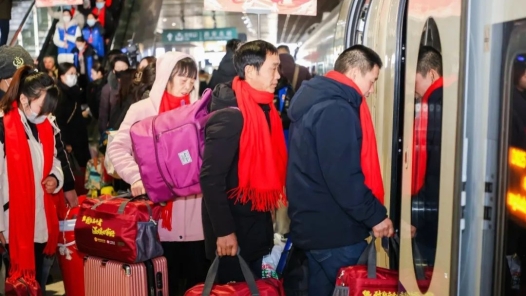 新春走基层 | 百名货车司机的温暖回家路