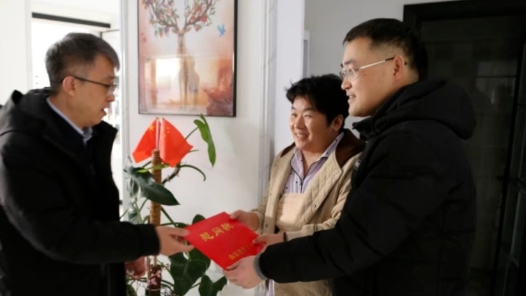 山东省总工会到威海开展送温暖走访慰问活动