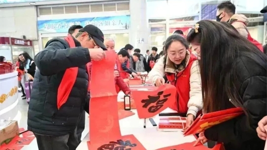 云南省总工会开展“送万福 进万家”书法公益志愿服务活动