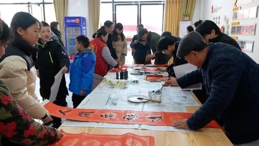 免费观影、春联“福”字……湖北各级工会持续开展“送温暖”活动