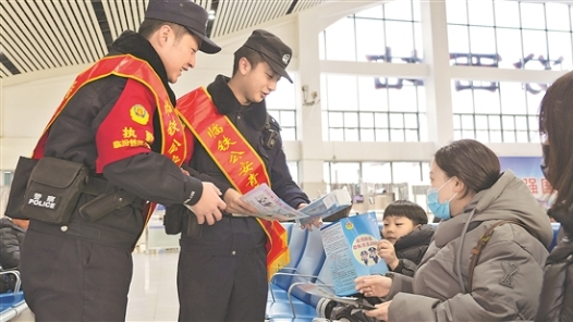 新春走基层丨冬日里，那些坚守交通一线的身影