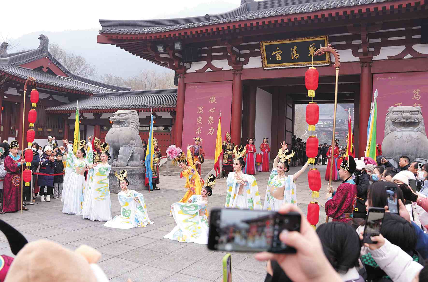 古典知识宝库,与众多唐装丽人擦肩而过……西安大唐不夜城一直以来都