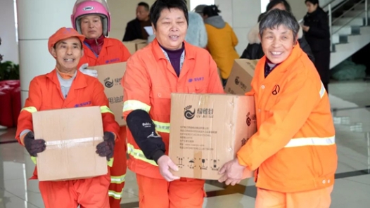 江西乐安县总工会为新就业形态劳动者送上暖心礼包