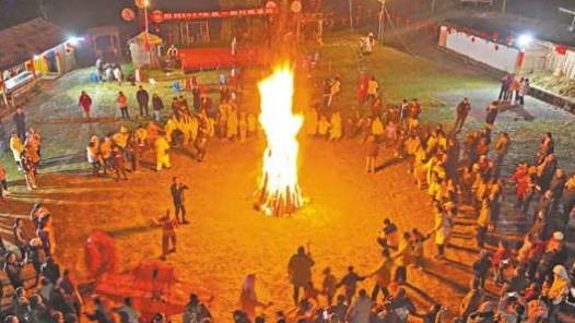 “村晚”正成为乡村最灿烂的舞台